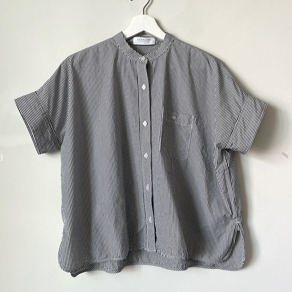 Everlane | The Cotton Poplin Collarless Short-Sleeve Square Shirt - Picture 2 of 6